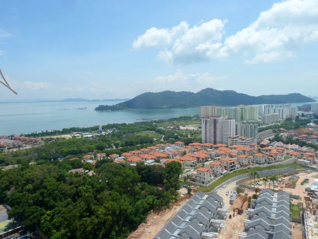 Blick aus Nadine's neuem Appartement auf der Insel Penang.